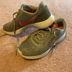 nike sneakers size 10